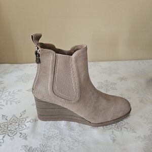 Blowfish Malibu Womens Wedge Ankle Boots Beige Sz 8.5